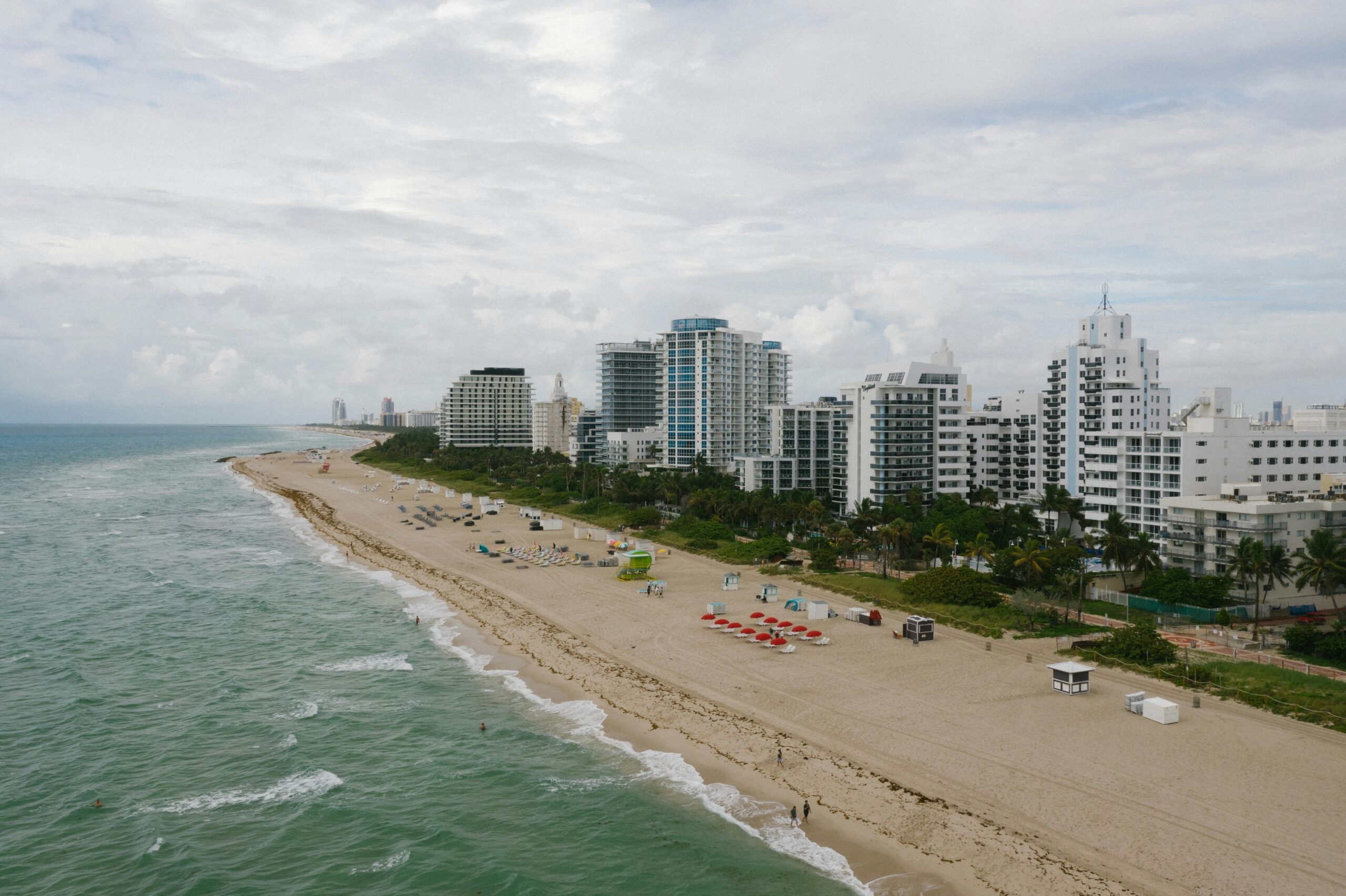 Understanding the Closing Process for High-End Palm Beach Real Estate in 2025