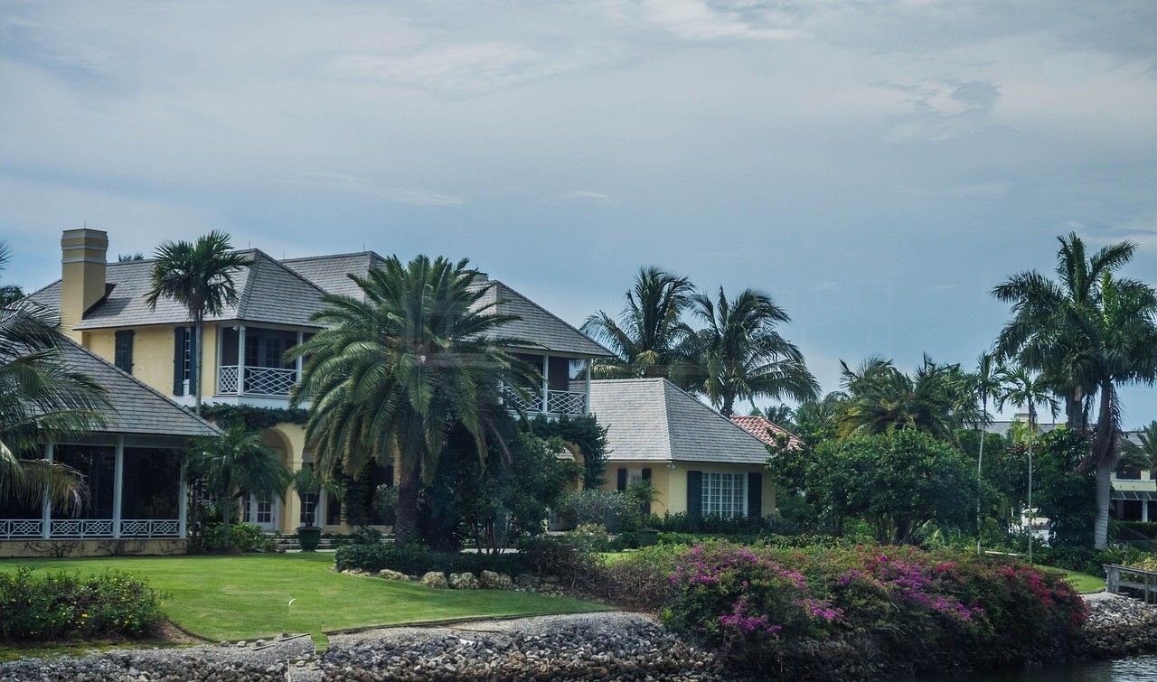 The Importance of Curb Appeal When Selling Your Palm Beach Mansion